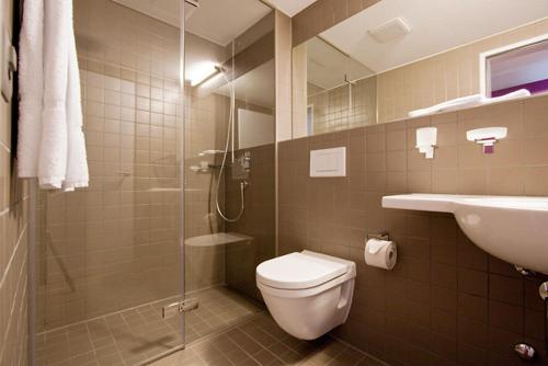 Ванна кімната в Hotel Rebstock - Self Check-in