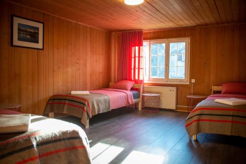 a room with two beds and a window at Uncle Eric's Chalet in Matten