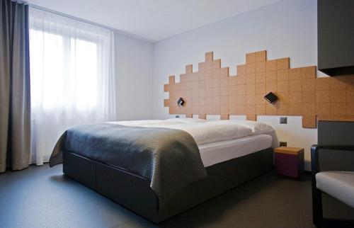 Tempat tidur dalam kamar di Hotel Rebstock - Self Check-in
