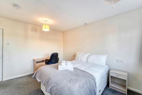 4 Bedroom House with Parking – Photos 2