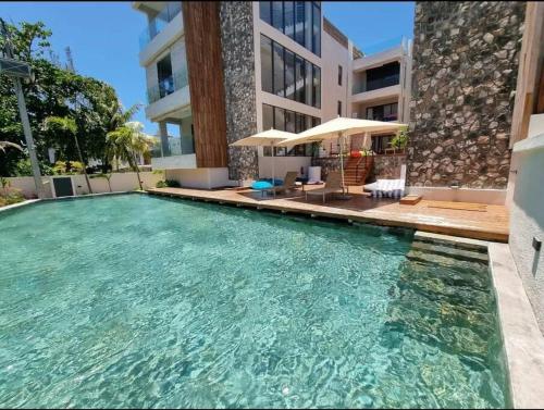 a swimming pool in front of a building at Penthouse vue sur mer 200m2 in Pereybere