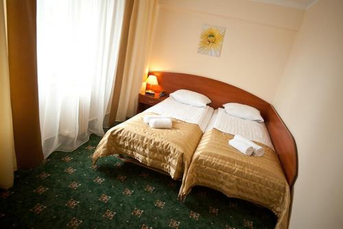 a hotel room with two beds and a window at Złoty Lin in Serock