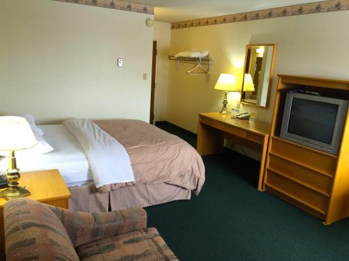 Cama o camas de una habitación en Colonial Inn