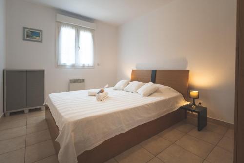 Posteľ alebo postele v izbe v ubytovaní Maison à Cervione Prunete jardin piscine accès direct plage