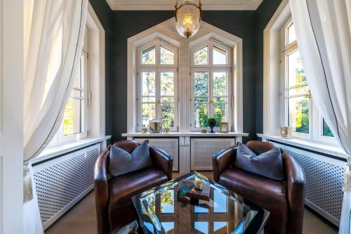 Posezení v ubytování Villa-Ottilienruh-Pfauen-Suite