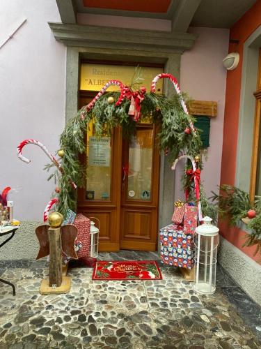 a front door of a building with a wreath on it at Residenza d'Epoca Albergo Grimani in Ampezzo