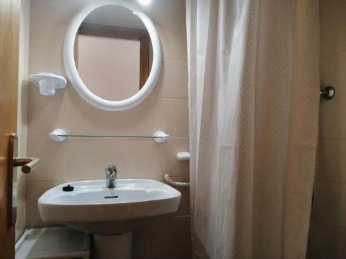Koupelna v ubytování Apartamento Besiberri 3 situado en una planta baja y con terraza