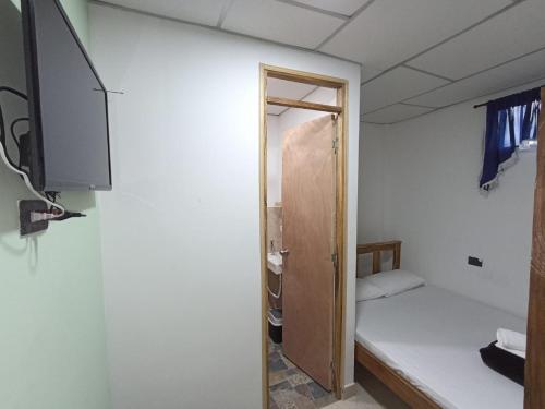 Un ou plusieurs lits dans un hébergement de l'établissement Ekolores Hostal - PARQUE DEL CAFÉ - 313-468-08-41
