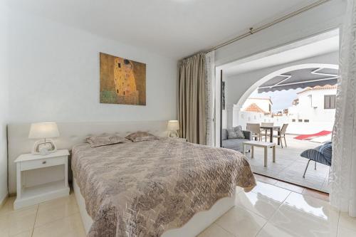 Beautiful apartments with large terrace close to the beach
