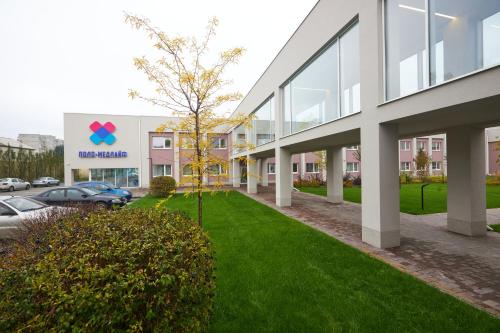 a building with a green lawn in front of a building at Спа-готель ПОЛО-МЕДЛАЙФ in Kremenchuk