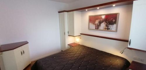 a room with a bed and a painting on the wall at Sylter-Besserburg-App-7 in Westerland (Sylt)