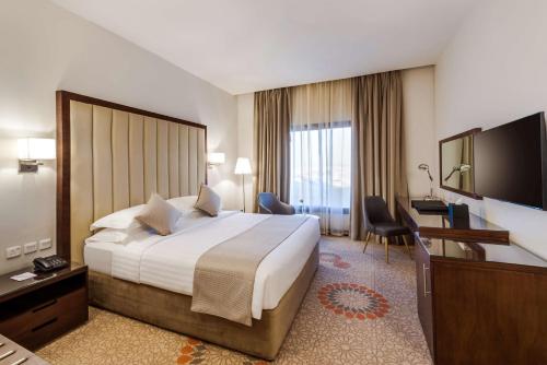Televisyen dan/atau pusat hiburan di Best Western Plus Al Qurayyat City Center