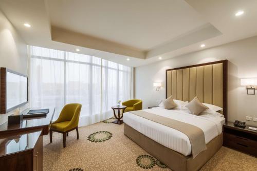 Katil atau katil-katil dalam bilik di Best Western Plus Al Qurayyat City Center