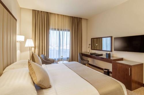 Katil atau katil-katil dalam bilik di Best Western Plus Al Qurayyat City Center
