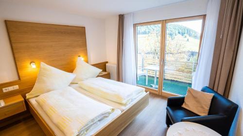 a hotel room with a bed and a window at Gästehaus Wissler in Todtnau