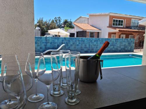 a table with glasses and a bottle of wine at Hotel Boutique Grand Cru in Santa Cruz