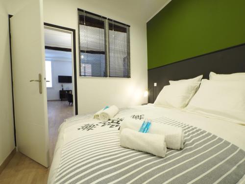 a bedroom with a large white bed with two towels at 06R - Beau T2 moderne - Vieux Nice in Nice