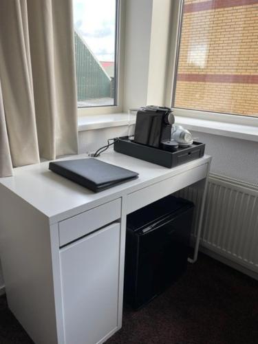 a white desk with a laptop on top of it at B&B Texel in Oudeschild