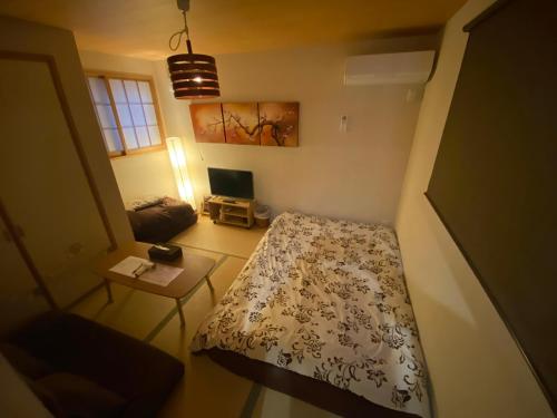 a small room with a bed and a table at Hotel EL Shinjuku 6 in Tokyo