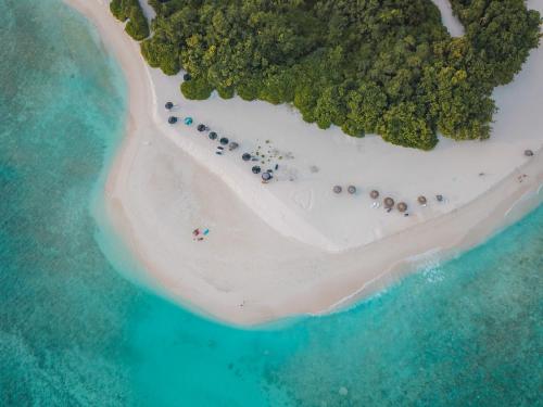 an aerial view of a beach with a group of resorts at Maafolhey Han'dhaan - Ukulhas in Ukulhas
