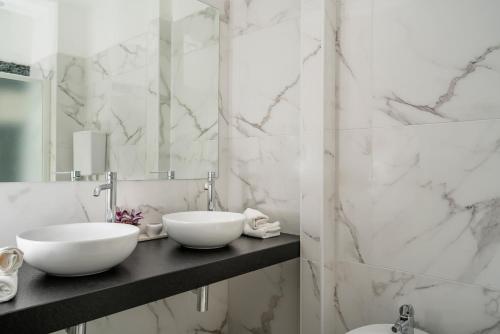 a bathroom with two white bowls on a counter at Hotel Lalla Beauty & Relax in Cesenatico