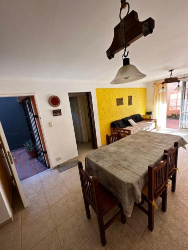 Casita con garage y parrilla