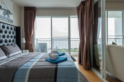 Postel nebo postele na pokoji v ubytování 1702- Panorama Sea View Top Floor Hua Hin 2 Bedrooms2 Bathrooms