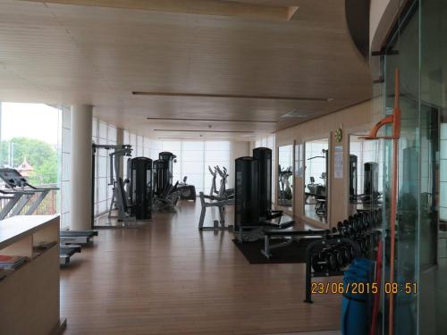 Pusat kecergasan dan/atau kemudahan kecergasan di 1703 - Hua Hin Two Bedrooms Two Bathrooms with Panorama Sea View 17th Top Floor