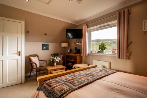 a bedroom with a bed and a window at Carters Rest Guesthouse in Milovaig