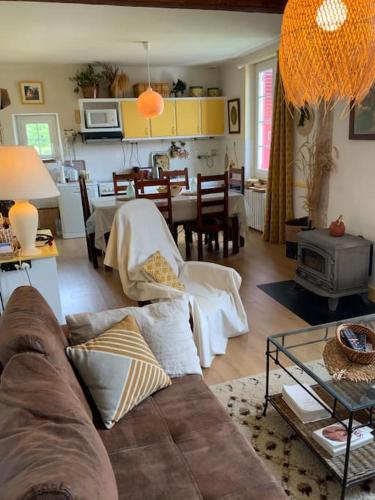 Photo de la galerie de l'établissement Maison MaxAnne, mi-village mi-campagne authentique, à Corrèze