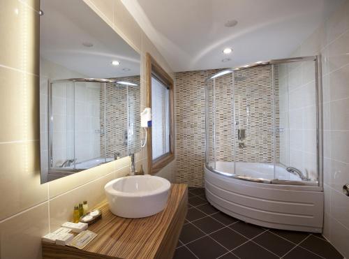 Bany a Fourway Hotel&Spa