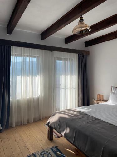 Casa de Oaspeti Caezuにあるベッド