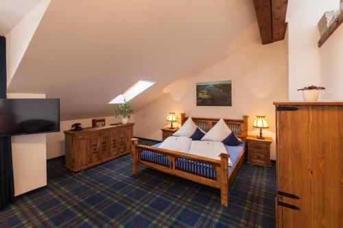 Llit o llits en una habitació de Vitusfort Doppelzimmer Loch Ness