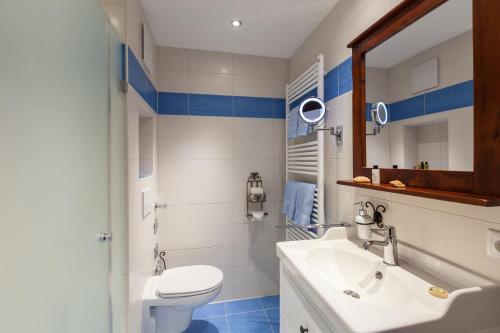 a bathroom with a white sink and a toilet at Vitusfort Doppelzimmer Loch Ness in Füssen