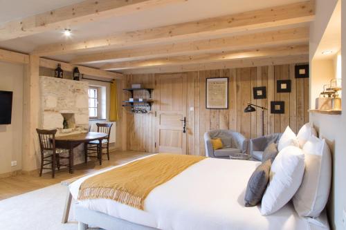 Postel nebo postele na pokoji v ubytování Maison Lapopie chambres et gîte