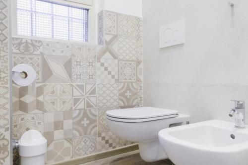 GuestHost - BOOK NOW! Corso Buenos Aires & Loreto M1 Apartment