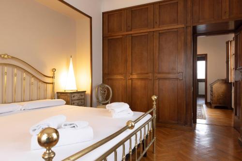 Palazzo Cecchi Florentine Apartment