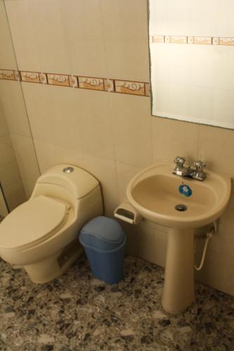 Ένα μπάνιο στο Apartahotel Kelly