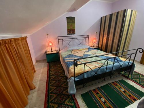 科爾察的住宿－Vila 38，卧室配有一张床
