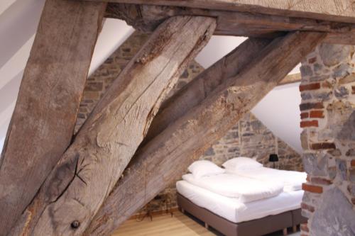 a room with two beds in the attic at Maisons de vacances Le Vieux Marronnier in Dinant