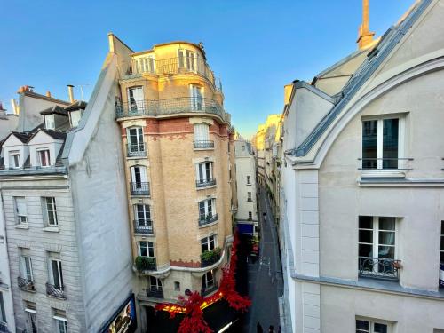 Designer Apartment Tour Saint-Jacques - 1BR 4P
