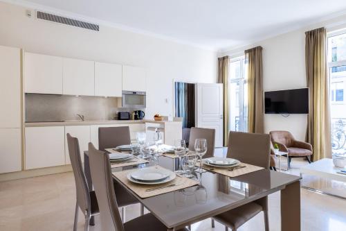 2-Br steps from the Palais des Festivals