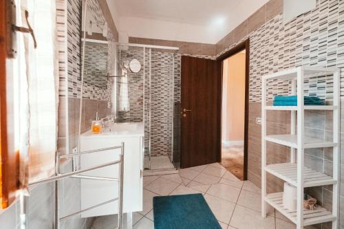 a bathroom with a white sink and a mirror at Villa Bella Salmagi in Capitana
