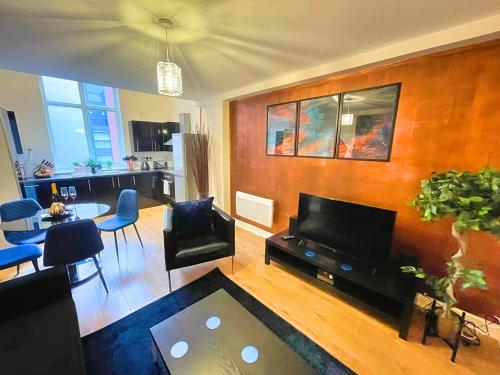 TV a/nebo společenská místnost v ubytování Loft apt in the centre of Sheffield for 3 persons