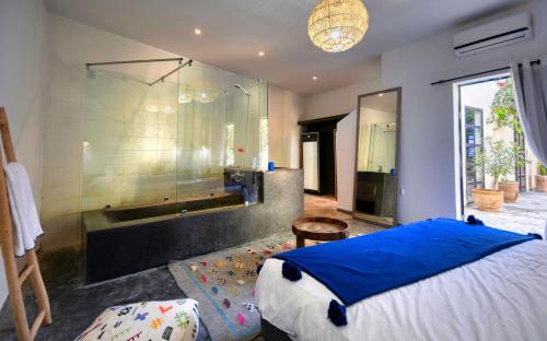 Katil atau katil-katil dalam bilik di Riad Mon Etoile Piscine Luxe 6 Px