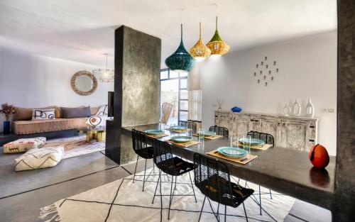 Ruang duduk di Riad Mon Etoile Piscine Luxe 6 Px