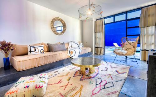 Ruang duduk di Riad Mon Etoile Piscine Luxe 6 Px