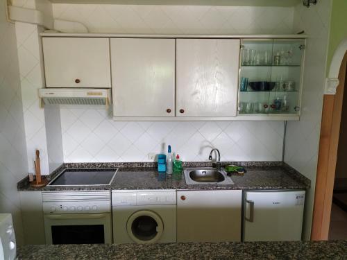 Kuchyň nebo kuchyňský kout v ubytování Apartamento Samil Primera Línea de Playa 2C