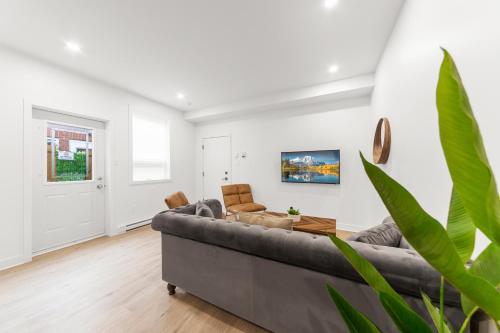 a living room with a couch and a table at Stonewall Suites in Montréal