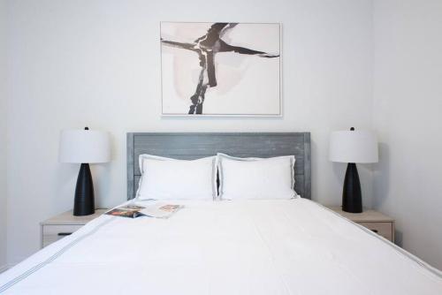 a bedroom with a large white bed with two lamps at 454-4R New 2BR prime midtown Best value Sleeps 5 in New York